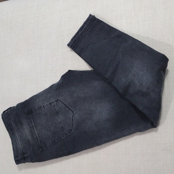 Jordan Craig Distressed Straight Jeans. Size 36X32 - Picture 4 of 8